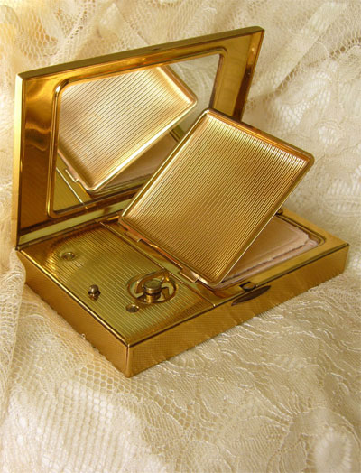 Powder Compact with Pouch-VA-29
