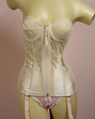 Vintage Lady Marlne in beige